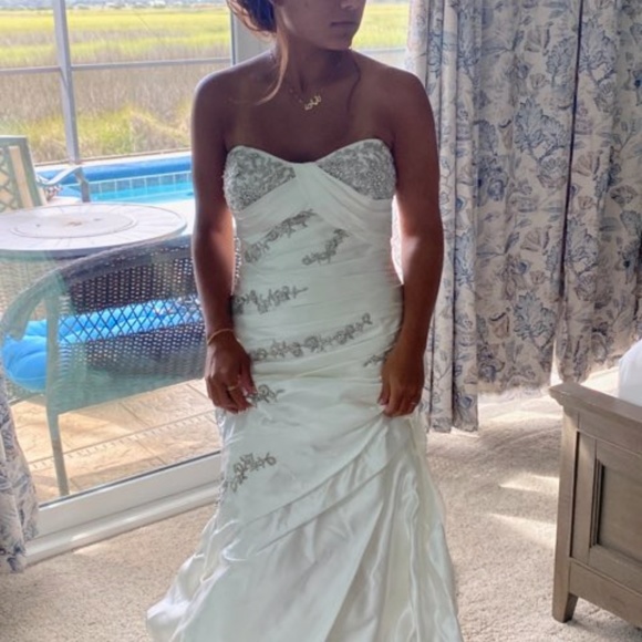 Pronovias Dresses & Skirts - PRONOVIA DRESS 3133039